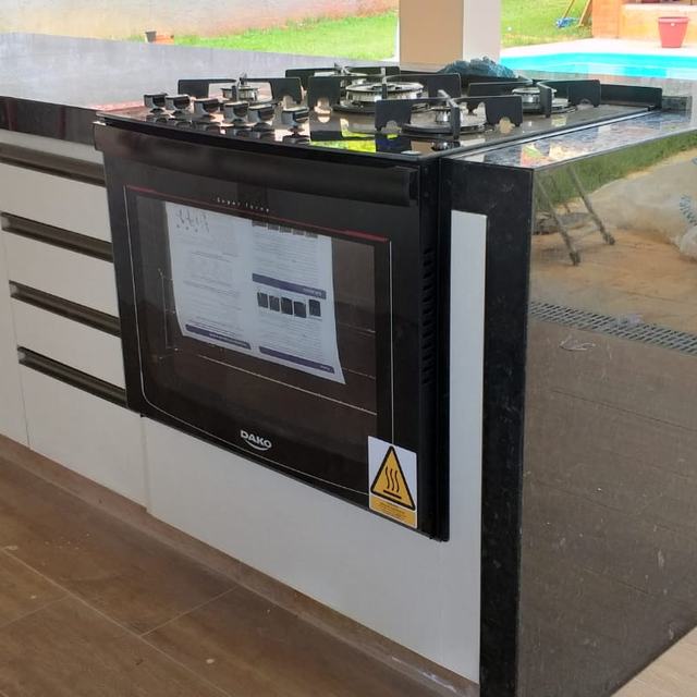 Ilha de cozinha com cooktop